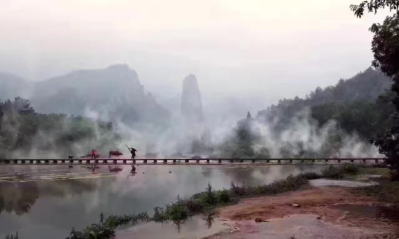 缙云县星辉旅行社有限公司始建于1997年6月,是缙云县成立的第一家旅行社,我社自成立以来,始终秉着诚信、质量、创新的经营理念,内抓管理,强化服务,外树形象,提升品质。经过十多年的发展,与国内数百家旅行商建立了良好的合作关系,拥有良好的诚信制度。从1999年至今,连续多年被评为浙江省百强旅行社,浙江省创建诚信旅行社优胜单位,浙江省重质量守诚信示范单位等荣誉称号。2010年本社被评为丽水市首批浙江省四星级品质旅行社。本社拥有一支经验丰富、训练有素的高品质导游队伍,多年来,星辉人秉承集团的优秀传统,以爱心缔